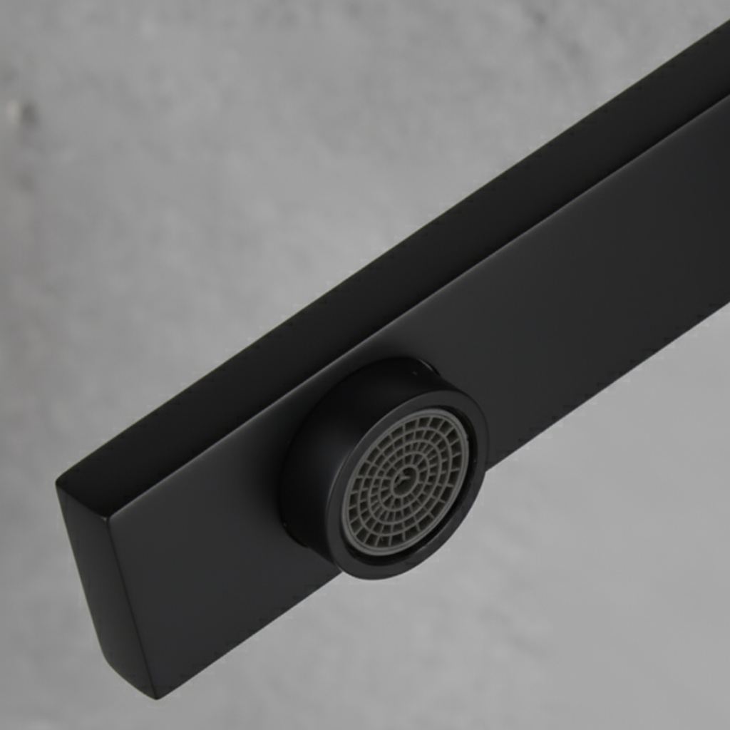 robinet-cuisine-bec-haut-carre-zoom